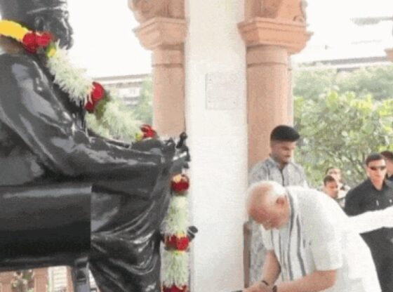 वॉच: पीएम मोदी ने नागपुर में आरएसएस के संस्थापक केशव बलिराम हेजवार को श्रद्धांजलि दी, मुलायम मोहन भागवत से मिलती है भारत समाचार