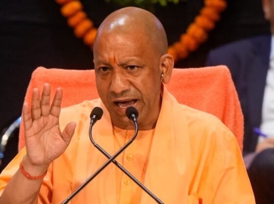 यूपी में अल्पसंख्यकों पर योगी आदित्यनाथ