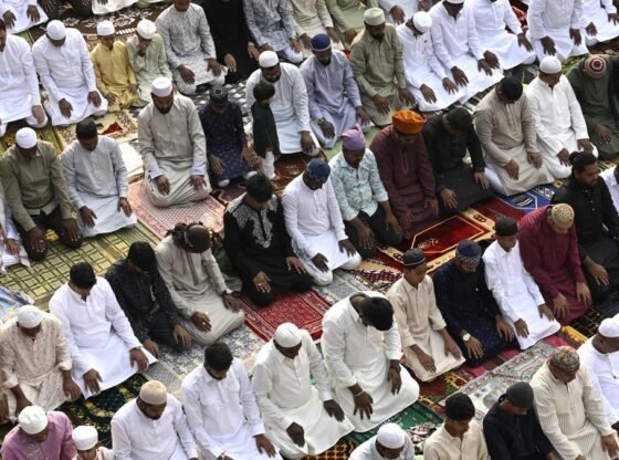 आईडी उत्सव हैदराबाद प्रकाश
