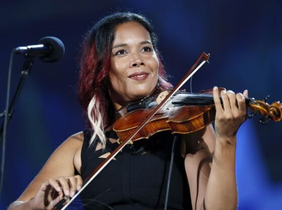 गायक-संगीतकार Rhiannon Giddens ने कैनेडी सेंटर शो बंद कर दिया, ट्रम्प टेकओवर का हवाला देते हुए
