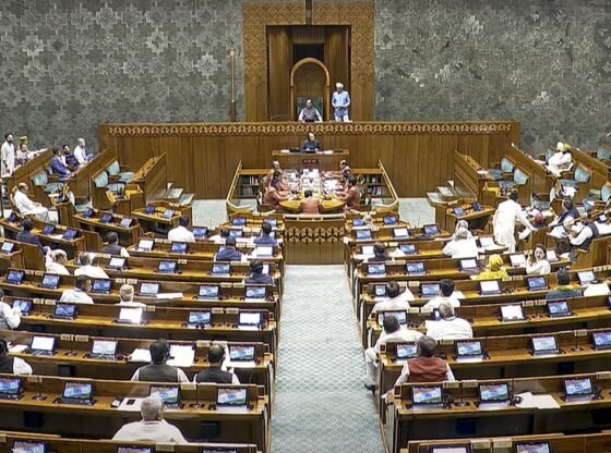 कांग्रेस, डीएमके सांसद पाकिस्तान सीमा के साथ ऊर्जा परियोजना को दी गई एनओडी पर लोकसभा से बाहर निकलते हैं