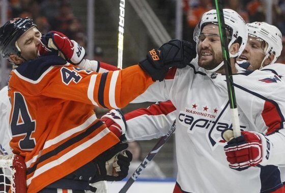 कनाडा के बीच व्यापार युद्ध, अमेरिका NHL के लिए 'दर्द' का कारण बन सकता है: गैरी बेटमैन