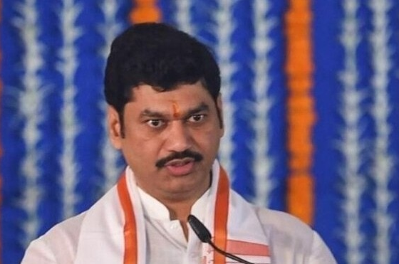 महाराष्ट्र के विधायक धनंजय मुंडे चैलेंज ऑर्डर ने उन्हें कथित पत्नी को रखरखाव का भुगतान करने के लिए कहा