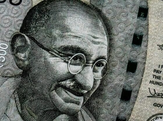 भारतीय टीम जालसाजी को विफल करने के लिए दोगुना सुरक्षित स्याही बनाती है