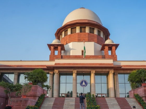 सुप्रीम कोर्ट ने उच्च न्यायालय के 'हड़पने वाले स्तनों को बलात्कार नहीं' के आदेश पर ध्यान दिया