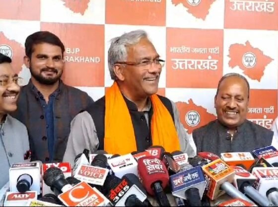 पूर्व-यूटाराखंड के मुख्यमंत्री त्रिवेंद्र सिंह रावत की 'लायन डोंट हंट डॉग्स' के खिलाफ दलित आईएएस अधिकारी स्पार्क्स रो