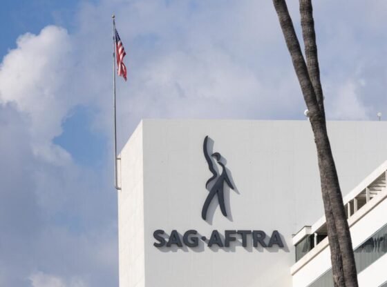 SAG-AFTRA स्टूडियो के विपरीत DEI पहल द्वारा खड़ा है