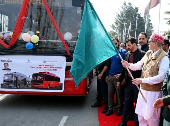 पहले में, J & K में महिलाओं को मुफ्त बस सेवा मिलती है