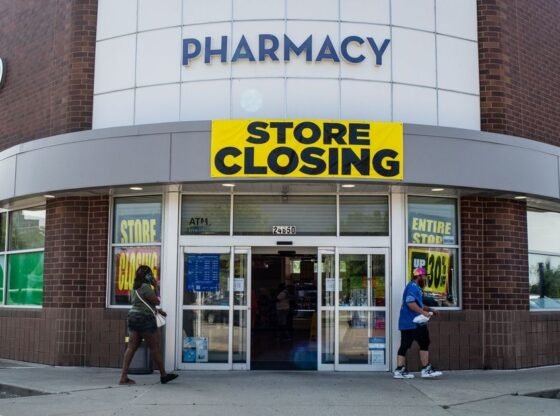 RITE AID दूसरे दिवालियापन के लिए खुद को टुकड़ों में बेचने के लिए तैयार करता है