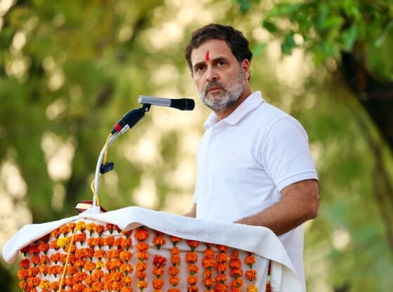 शीर्ष अदालत ने राहुल गांधी को सावरकर टिप्पणी के लिए चेतावनी दी