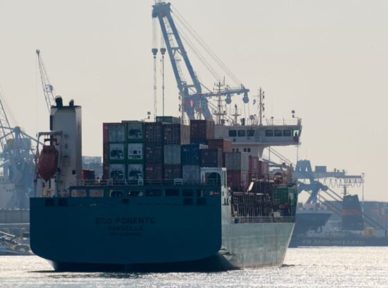 डच कंटेनर शिप विक्टोरिया एल के बाद उत्तरी सागर में 'बचाव मिशन' चल रहा है।