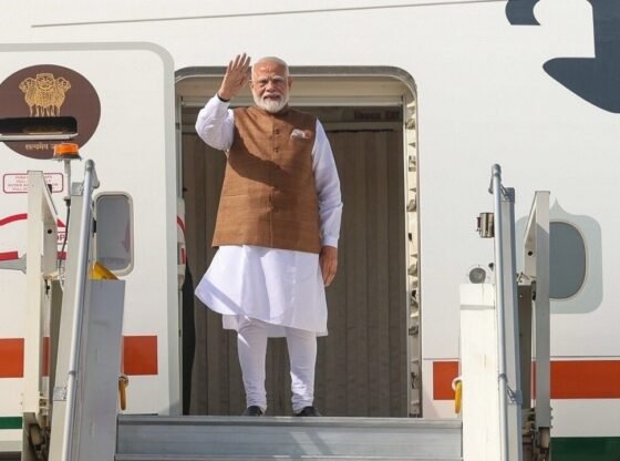 सऊदी अरब में पीएम मोदी लाइव: पीएम लैंड्स इन जेद्दा, भारतीय समुदाय को संबोधित करने और क्राउन प्रिंस से मिलने के लिए