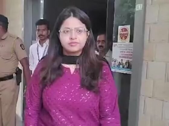 सुप्रीम कोर्ट ने पूर्व-पूर्व प्रशिक्षु पूजा खदेकर को दिल्ली पुलिस के सामने पेश होने के लिए कहा