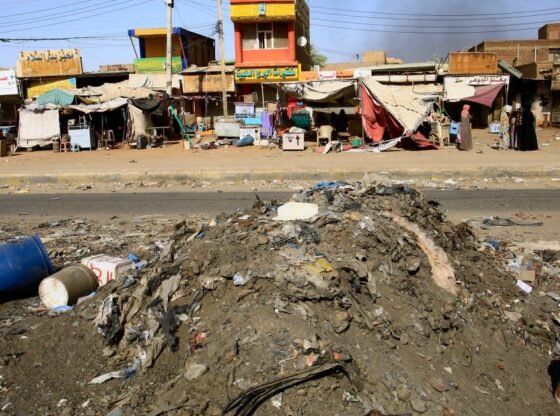 एक अंतरराष्ट्रीय सम्मेलन युद्ध के 2 साल बाद सूडान के लिए सहायता करता है, लेकिन शांति मायावी है