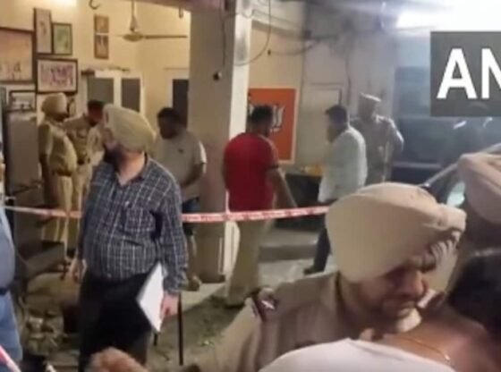 जलंधर में भाजपा नेता मनोरनजान कालिया के घर के बाहर विस्फोट, जांच पर