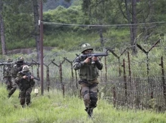 पाक ने भारत की चेतावनी के बावजूद LOC के साथ फायरिंग जारी रखी, सेना जवाब देती है