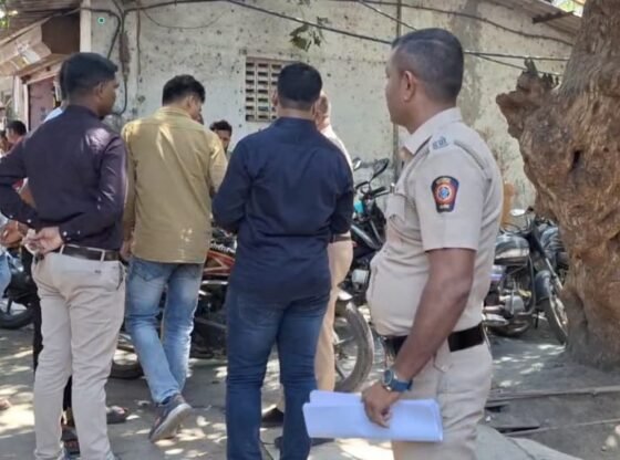 ठाणे आदमी को पत्नी मिलती है, घर पर 3 बेटियां मृत, सुसाइड नोट बरामद हुईं