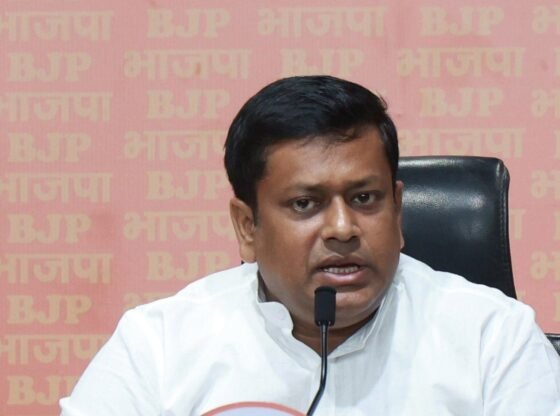 बांग्लादेश में रक्षक छात्र हलचल बंगाल में एक मतदाता है, भाजपा SLAMS TMC | कोलकाता न्यूज