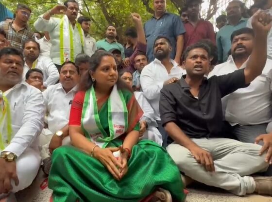 BRS MLC K KAVITHA ने TGSRTC के 20 प्रतिशत बस किराया वृद्धि, छात्र, मेट्रो पास शुल्क वृद्धि का विरोध करने के बाद गिरफ्तार किया - तेलंगाना समाचार