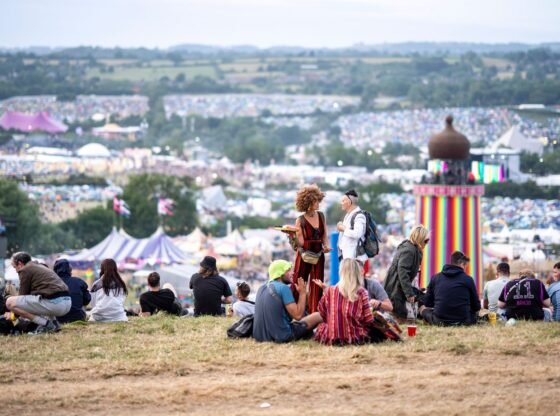 Glastonbury कलाकारों ने Kneecap विवाद के बाद त्योहार में राजनीतिक हस्तक्षेप की आलोचना की Ents और कला समाचार
