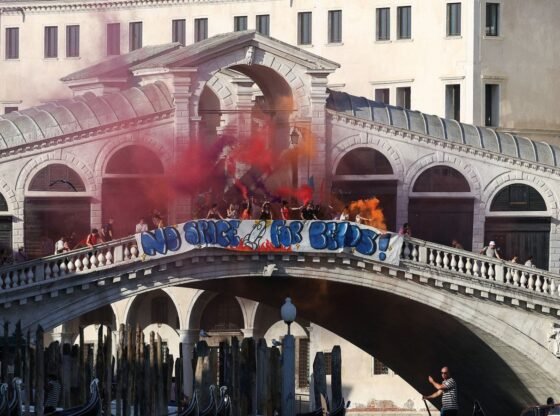 'कोई जगह बेजोस के लिए': वेनिस समारोह के अंतिम दिन पर अरबपति की शादी के खिलाफ सैकड़ों विरोध | विश्व समाचार