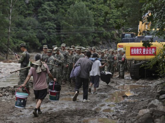 चीन के बाद दर्जनों मारे गए दिन (वीडियो) में लगभग एक वर्ष बारिश के रिकॉर्ड - आरटी वर्ल्ड न्यूज