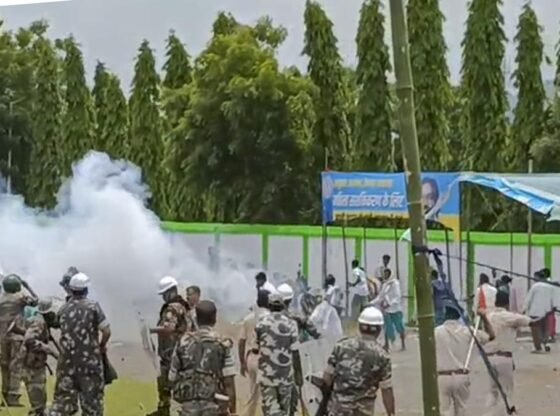 हूल दिवस के अवसर पर भोगंदिह में पुलिस रिज़ॉर्ट लाठी-चार्ज