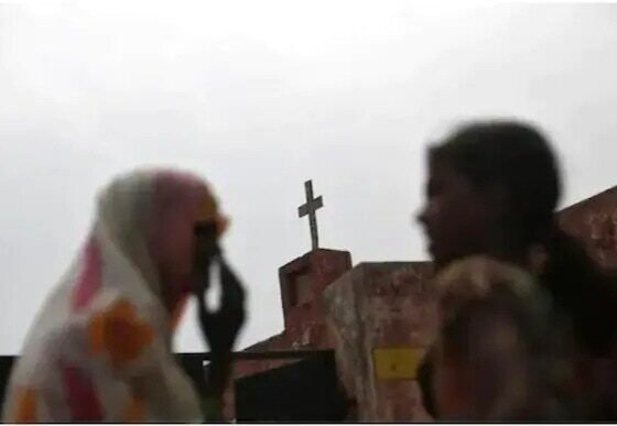 महाराष्ट्र-विरोधी कानून लाने के लिए, अनधिकृत चर्चों की जांच करने के लिए