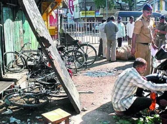 घर में या बाइक पर विस्फोटक? Malegaon Blast निर्णय की जांच में झंडे की खाई; यातना चिंताओं को बढ़ाता है | भारत समाचार