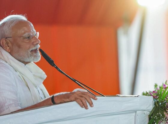 केवल स्वदेशी सामान बेचते हैं, पीएम मोदी ने 'वैश्विक आर्थिक अनिश्चितता' के बीच भारतीय व्यापारियों को उकसाया