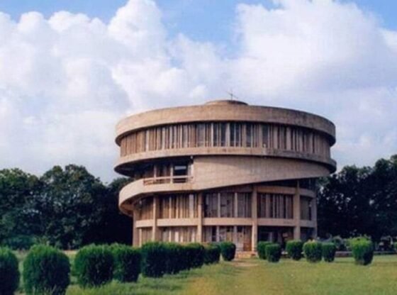 पीयू रोल करता है छात्रों के लिए डिजिटल रूप से एन्क्रिप्टेड पार्किंग स्टिकर | चंडीगढ़ समाचार
