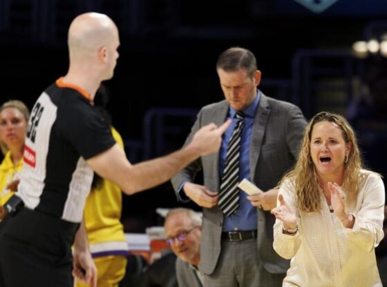 WNBA के खिलाड़ी ऑफिसिटिंग कहते हैं, लेकिन लीग अपनी प्रक्रिया पर भरोसा करता है
