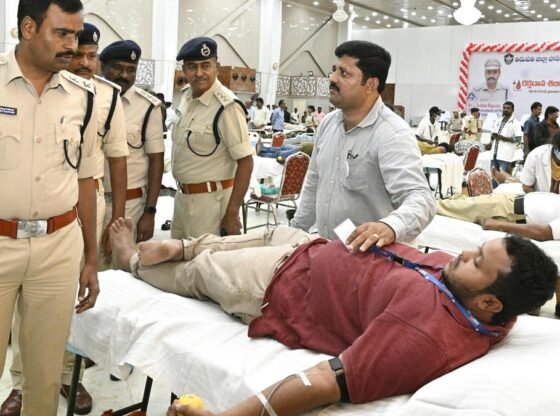 तिरूपति में पुलिस स्मृति सप्ताह के तहत 580 यूनिट रक्तदान किया गया