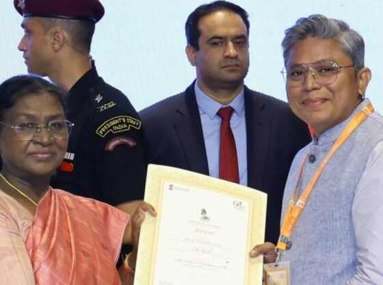 राष्ट्रपति द्रौपदी मुर्मू ने महाराष्ट्र के चित्रकार नीलेश वेद को उनकी कलाकृति 'आई, मी एंड माईसेल्फ' के लिए राष्ट्रीय पुरस्कार से सम्मानित किया | भारत समाचार