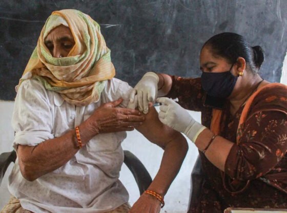 पहले से संक्रमित लोगों के लिए कोविड-19 वैक्सीन की एक खुराक पर्याप्त: अध्ययन | भारत समाचार