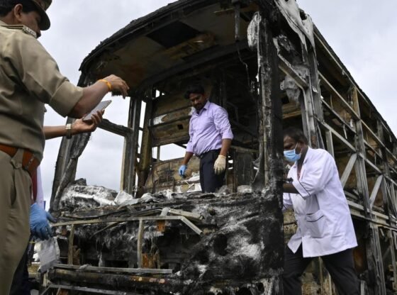 कुरनूल बस अग्निकांड: पुलिस का कहना है कि दुर्घटनावश बाइक पर पीछे बैठा व्यक्ति बच गया