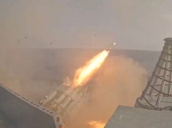 पुतिन ने अटलांटिक में गुप्त मिसाइल परीक्षण शुरू किया क्योंकि नाटो के जासूसी विमान पश्चिम को भयावह चेतावनी देते हुए युद्ध खेलों की निगरानी कर रहे हैं