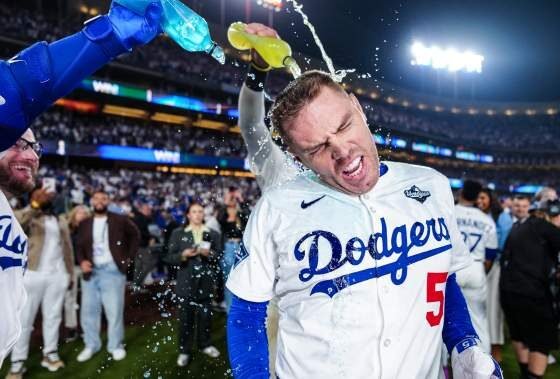 तस्वीरों में: वर्ल्ड सीरीज़ के मैराथन 18-इनिंग गेम 3 में ब्लू जेज़ डोजर्स से हार गए