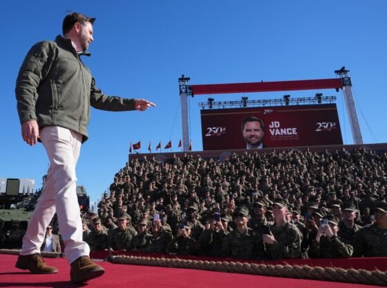 वेंस के समुद्री अड्डे के दौरे के दौरान तोपखाना मिसफायर ने आरोपों, जांच को प्रेरित किया