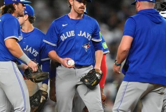 ब्लू जैस खेल 3 में Yankees के लिए 9-6 निर्णय छोड़ते हैं