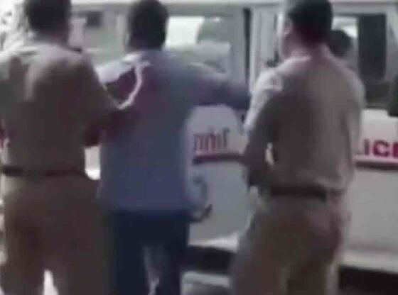 पिता केरल अस्पताल में अपने 9 साल के बच्चे के मरने के बाद मचे के साथ डॉक्टर पर हमला करता है