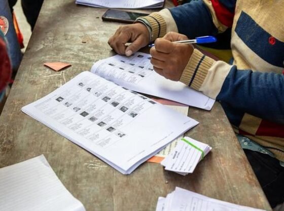 पश्चिम बंगाल में तृणमूल और भाजपा पर बीएलओ को धमकाने का आरोप