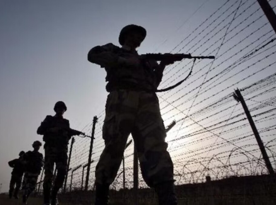 जम्मू-कश्मीर में सेना द्वारा संदिग्ध घुसपैठ की कोशिश को नाकाम करने के दौरान एलओसी के पास गोलीबारी, विस्फोट की आवाजें सुनी गईं