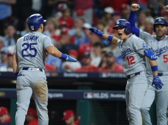 डोजर्स एनएलडीएस के गेम 1 में Phillies को हराने के लिए देर से बढ़ते हैं