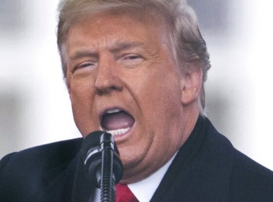 बीबीसी ने अपने भ्रामक संपादन के लिए ट्रंप से माफ़ी मांगी है, लेकिन कहा है कि मानहानि के दावे का कोई आधार नहीं है