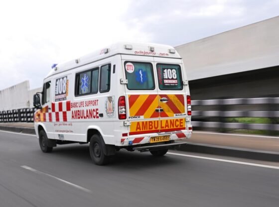 डबल रोड पर तेज रफ्तार एंबुलेंस ने दंपति को कुचलकर मार डाला