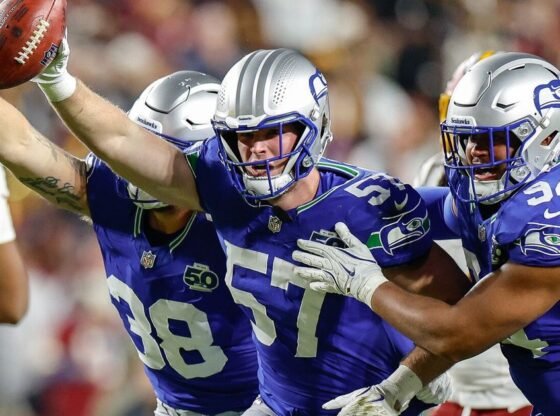 सीहॉक कमांडरों को पीटते हुए अपनी क्षमता का प्रदर्शन करते हैं