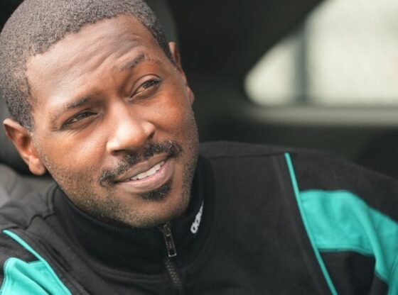 पूर्व एनएफएल खिलाड़ी एंटोनियो ब्राउन को हत्या के प्रयास के मुकदमे का इंतजार करने के लिए मियामी जेल से रिहा कर दिया गया