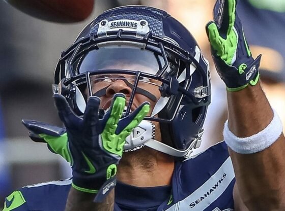 सीहॉक्स डब्ल्यूआर जैक्सन स्मिथ-एनजिग्बा को 2025 सीज़न के लिए यार्ड ट्रैकर प्राप्त हो रहा है