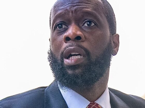 ओबामा अभियान के लिए अवैध चंदा देने के मामले में फ़्यूजी रैपर प्रास मिशेल को 14 साल जेल की सज़ा सुनाई गई